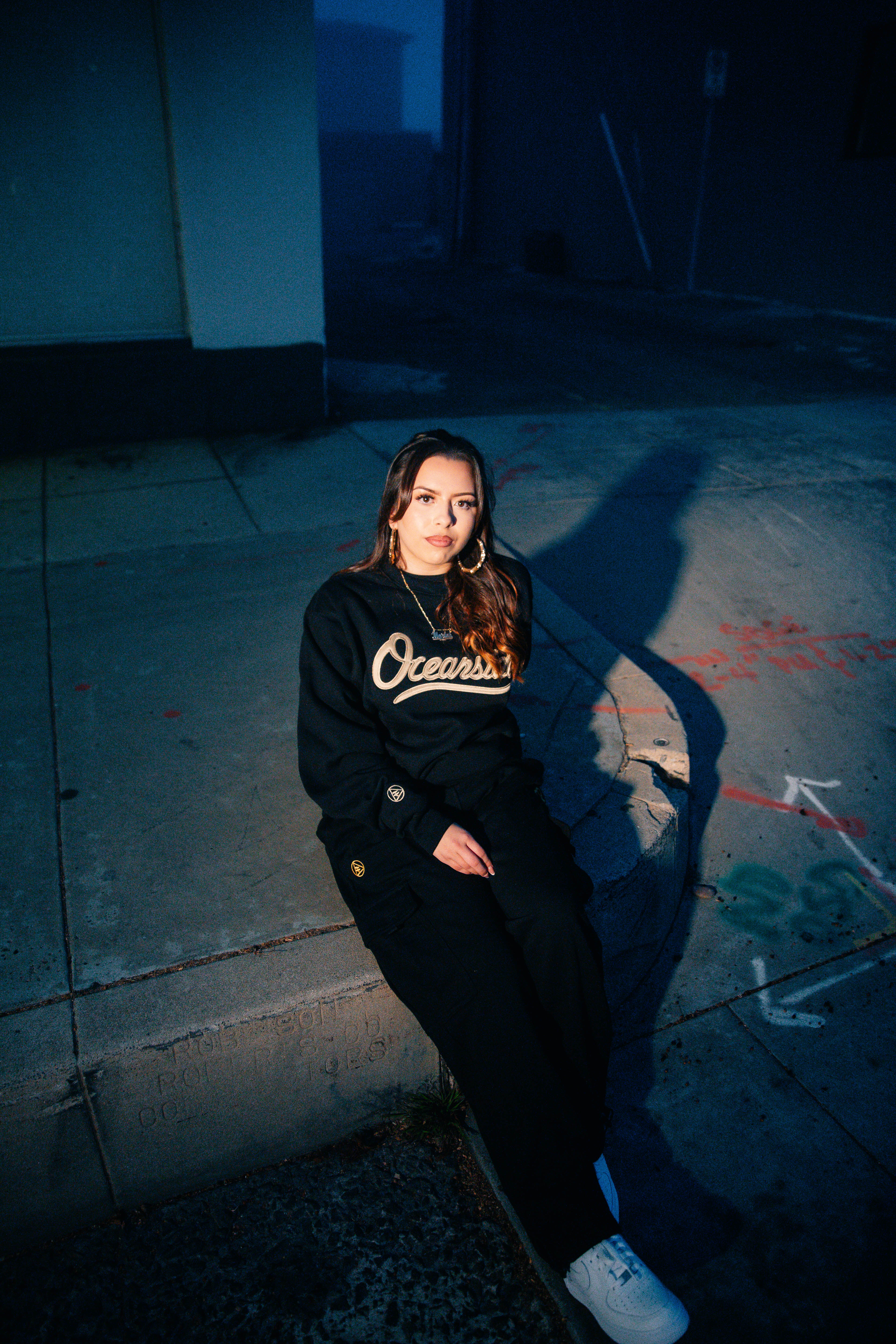 PRO 5 CLASSIC GOLDFISH CREWNECK (BLACK & LIGHT GOLD)