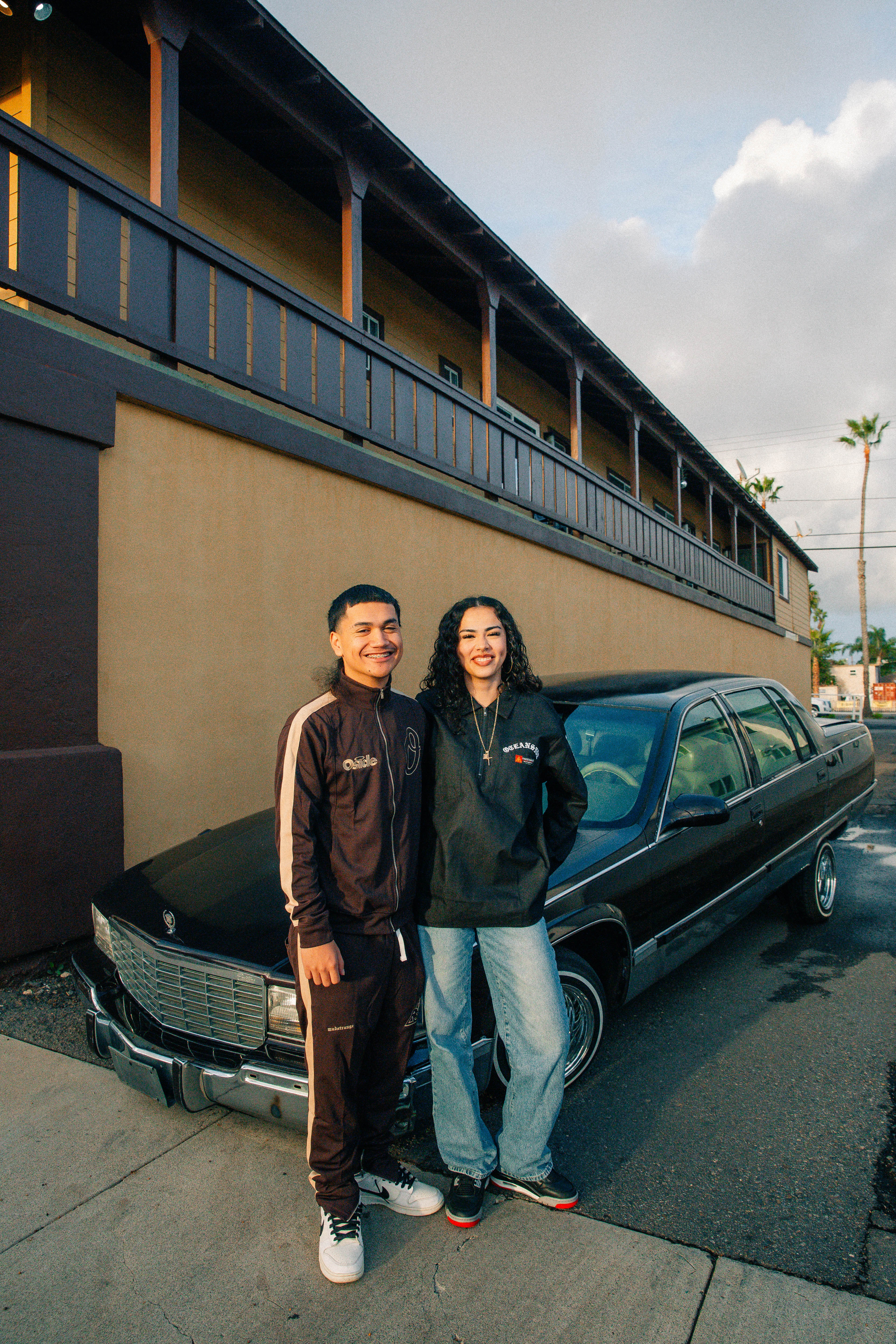 Madstrange O track suit top (cafecito)